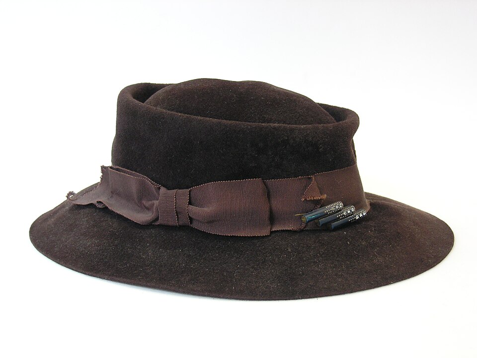Source photo: Vintage velvet hat