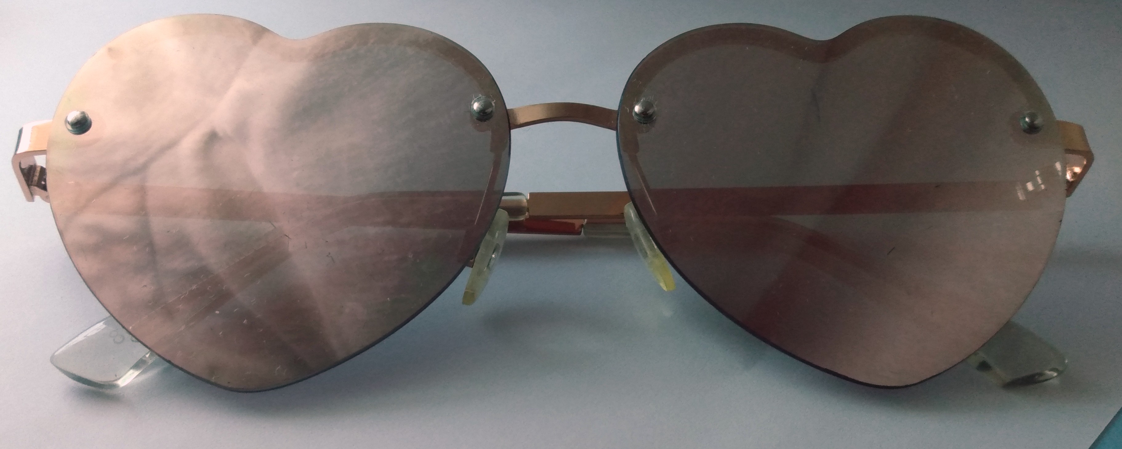 Source photo: Rose heart sunglasses