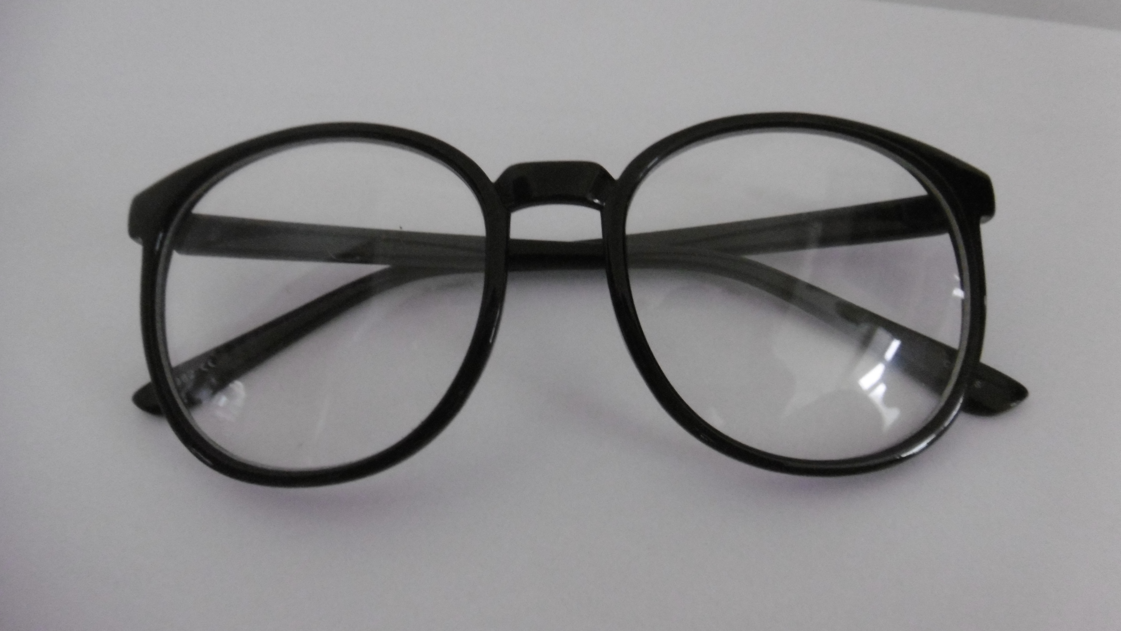 Source photo: Little round specs